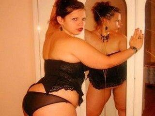  aHotGabi:  Exhibitionismus, Oralsex, Outdoor, Pornographie, Sexspielzeug, Spanking, Tattoos, Voyeurismus, Live-Dates