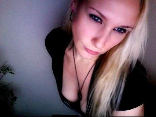 Mikas Sexcam Chat:  - Anal-Sex, Fesselspiele, Lack und Leder, Oralsex, Outdoor, Rollenspiele, Schlucken, Live-Dates - Schwierig aber nicht kompliziert, s&uuml;&szlig; aber kein Engel, lustig aber nicht albern. Leidenschaftlich, ehrlich, direkt, experementierfreudig und neugierig :) - und vieles weitere kannst du gerne bei mir im Chat herausfinden. Bin sehr gespannt auf Dich. :-)