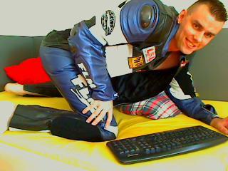  MARTIN4YOU:  Anal-Sex, Devot, Exhibitionismus, Fetisch, Lack und Leder, Natursekt, Oralsex, Sexspielzeug, Live-Dates