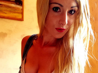  Mia Crossy:  Anal-Sex, Dominant, Fetisch, Natursekt, Oralsex, Sexspielzeug, SM-Sex, Tattoos