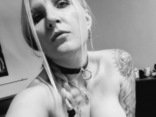 JuleRoxxXs Sexcam Chat:  - Anal-Sex, Devot, Gangbang, Lack und Leder, Oralsex, Outdoor, Piercing, Sexspielzeug, Tattoos, Live-Dates - Hey ich bin Julia.



Schön das du auf meinem Profil gelandet bist. Auf was stehst du so? Egal ob Rollenspiel als devote Sklavin, ein heißer Flirt im Chat oder mit Dildos in allen Löchern vor der Cam... mit mir wird es nicht langweilig, versprochen! Schreib mir doch gleich im Chat oder schau in der Cam vorbei... lebe deine Fantasien mit mir aus, ich bin bereit und geil darauf.



Bis gleich, Jule