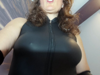 EvaNadiaXXX:  Anal-Sex, Devot, Dominant, Fesselspiele, Oralsex, Pornographie, Rollenspiele, Schlucken, Sexspielzeug, Wachs-Spiele