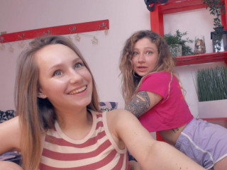 HotCaramelsTv:  Devot, Lack und Leder, Rollenspiele, Spanking, Tattoos