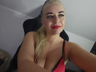 HornyVickys Sexcam Chat:  - Anal-Sex, Dominant, Exhibitionismus, Lack und Leder, Oralsex, Outdoor, Rollenspiele, Schlucken, Spanking, Live-Dates - Hallo Männer! Ich bin sexsüchtig und stehe total auf irren Sex!! Wenn Du Bock auf Sex hast und 100 % auf Spass stehst, dann besuch mich unbedingt im Chat! Oh... schau mal! Bin gerade online! Also, auf was warten wir noch? Meine Hammertitten und mein nackter, geiler Körper warten auf deine Zunge.. ;)