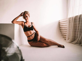 LisaDiamond - Unglaublich sexy Blondine mit großen grauen Augen. - sexcam,privat,