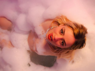 Mia Moore - Ich bin ein Mädchen voller Orgasmen - sexcam,privat,