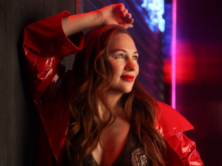  DashaHart:  Devot, Gangbang, Lack und Leder, Rollenspiele, SM-Sex - BH-Grösse: B