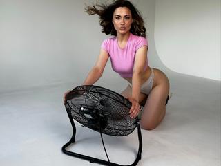  LisaDiamond:  Dominant, Exhibitionismus, Fetisch, Rollenspiele, SM-Sex, Spanking, Voyeurismus - BH-Grösse: B