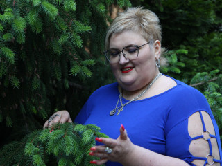 SVETLANA - Ich liebe gesellige und gro&szlig;z&uuml;gige Menschen - sexcam,chat,