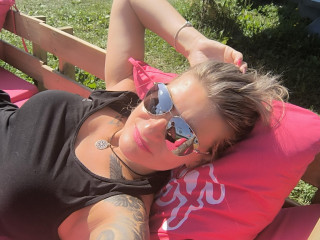  KatyStar:  Anal-Sex, Gangbang, Gruppensex, Natursekt, Oralsex, Orgien, Outdoor, Rollenspiele, Sexspielzeug, Swinger - BH-Grösse: D