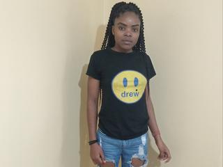 Juliaa - Hallo, ich bin ein schlankes, zierliches M&auml;dchen und freue mich, auf Ihrer Plattform zu sein - sexcam,chat,