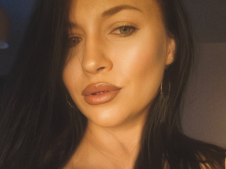  BDSM:  Dominant, Exhibitionismus, Fetisch, Lack und Leder, Rollenspiele, SM-Sex, Voyeurismus - BH-Grösse: B