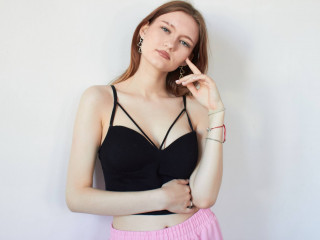 MaryShum:  Devot, Gangbang, Lack und Leder, Schlucken, Spanking - BH-Grösse: B