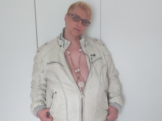  sternenstaub:  Oralsex, Outdoor, Rollenspiele, Schlucken, Swinger - BH-Grösse: D