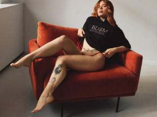  KayaMiller:  Devot, Lack und Leder, Piercing, Rollenspiele, Spanking