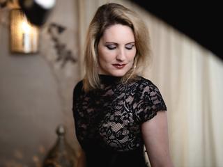  NoraNoxx:  Anal-Sex, Dominant, Fetisch, Lack und Leder, SM-Sex, Swinger, Wachs-Spiele