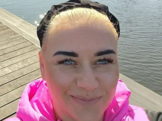  HornyVicky:  Anal-Sex, Dominant, Exhibitionismus, Lack und Leder, Oralsex, Outdoor, Rollenspiele, Schlucken, Spanking, Live-Dates - BH-Grösse: 