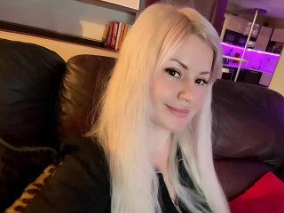  CrystallEyess:  Exhibitionismus, Outdoor, Rollenspiele, Spanking, Voyeurismus