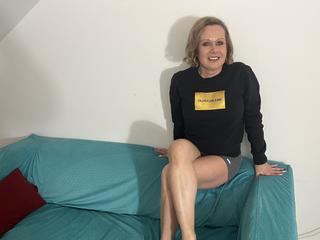  Katharina Sky:  Devot, Exhibitionismus, Fetisch, Oralsex, Rollenspiele, Sexspielzeug, Spanking, Voyeurismus - BH-Gr&ouml;sse: C