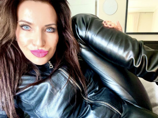  Feuchte Chantal:  Anal-Sex, Dominant, Fesselspiele, Fetisch, Lack und Leder, Natursekt, Oralsex, Parkplatz-Sex, Schlucken