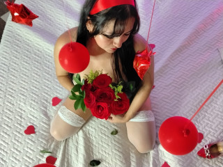  NatashaBlack:  Devot, Lack und Leder, Oralsex, Parkplatz-Sex, Rollenspiele, Sexspielzeug, Spanking, Voyeurismus, Wachs-Spiele