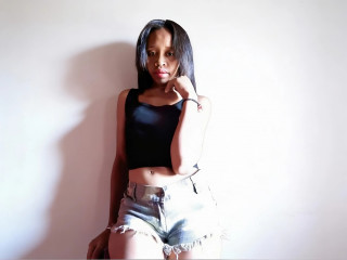  AlisaXMellody:  Devot, Exhibitionismus, Fetisch, Spanking, Voyeurismus