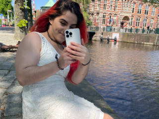  JennyStylee:  Exhibitionismus, Pornographie, Rollenspiele, Sexspielzeug, Spanking, Tattoos, Voyeurismus - BH-Gr&ouml;sse: B