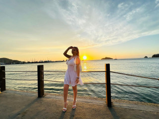  SabrinaKitty:  Anal-Sex, Devot, Exhibitionismus, Rollenspiele, Sexspielzeug, SM-Sex, Voyeurismus, Wachs-Spiele, Live-Dates - BH-Gr&ouml;sse: B