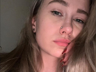 glossybabe18 - Hallo und herzlich willkommen auf meiner Seite! Ich freue mich schon darauf, mit dir Spa&szlig; zu haben. - sexcam,chat,