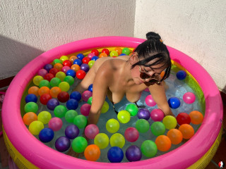  NatashaBlack:  Devot, Lack und Leder, Oralsex, Parkplatz-Sex, Rollenspiele, Sexspielzeug, Spanking, Voyeurismus, Wachs-Spiele - BH-Gr&ouml;sse: A