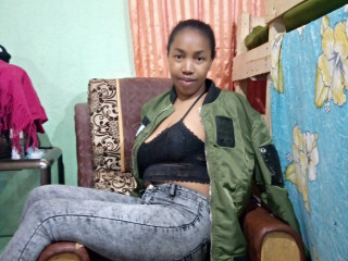  bellemiahXx:  Devot, Natursekt, Piercing, SM-Sex, Voyeurismus - BH-Gr&ouml;sse: B