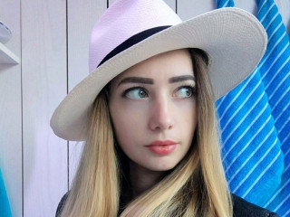  AzaliaSun:  Fetisch, Oralsex, Rollenspiele, Voyeurismus, Live-Dates - BH-Gr&ouml;sse: B