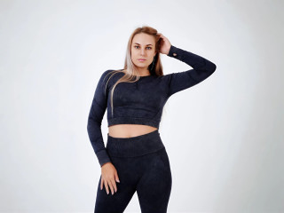  NikePretty:  Fetisch, Lack und Leder, Piercing, Spanking